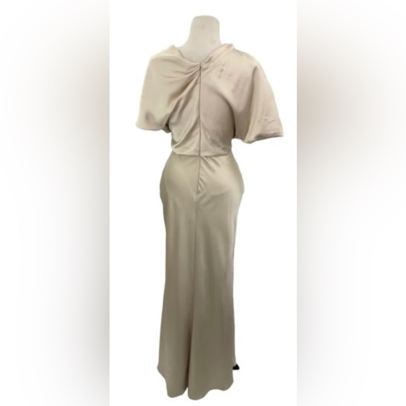 🔥 Amsale
Satin One-Shoulder Gown SOLD OUT SIZE 😍 MSRP $495 - Picture 10 of 12